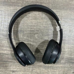 Beats Pro 3 headphones